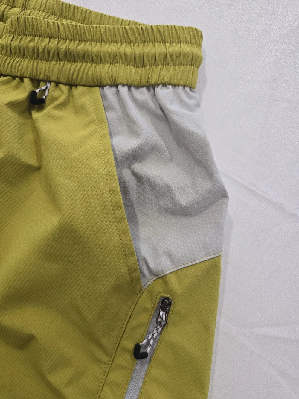 2 Men's Performance Elastic  Drawstring Waist Zipper Pockets Shorts Size Small